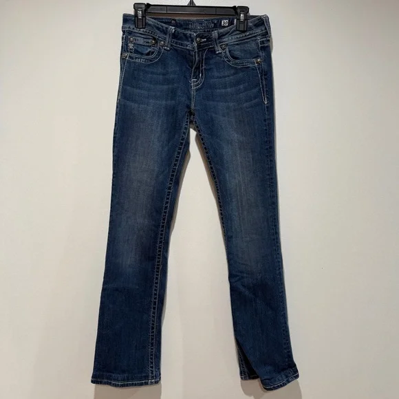 Miss Me Women’s Boot Cut Low Rise Jeans Sz 30 Embellished Flap Pocket Cowgirl - Picture 2 of 14